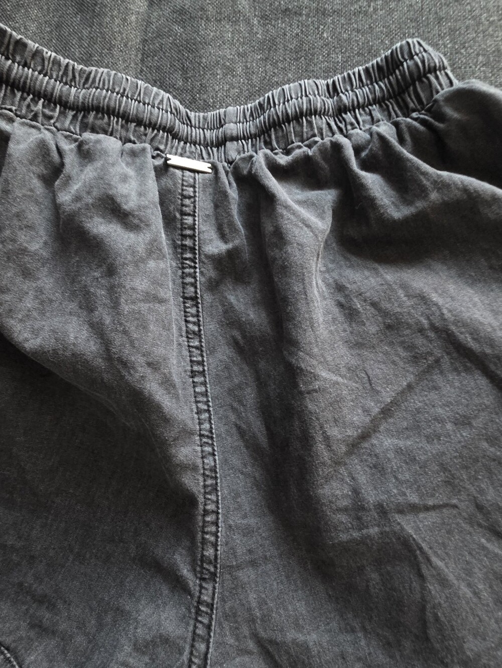 HURLEY Charcoal Gray Elastic Waist Skirt